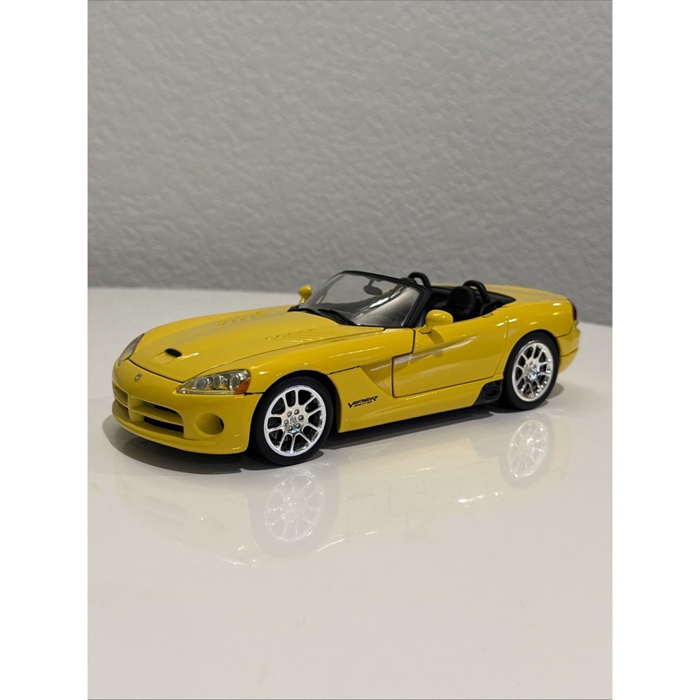 1/18 SCALE 2003 DODGE VIPER CONV. #2 IN YELLOW BY ERTL / AMERICAN MUSCLE #36973